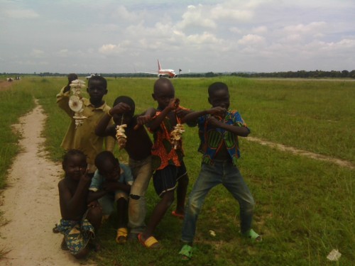 Article : Aéroport Bangui M’Poko : piste d’atterrissage ou passage pour piétons ?