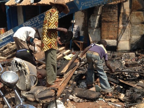 Les forg&eacute;rons en profitent pour r&eacute;cycler les objets qui leur sont utiles pour des prochaines tranformations. Rien ne se perd rien ne cr&eacute;e, mais tout se transforme