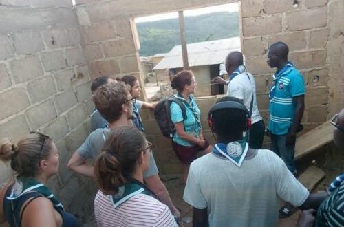 Article : Le clan des scouts ivoiro-suisses donne vie au projet « Maison Connectée du Savoir » à Grand-Lahou